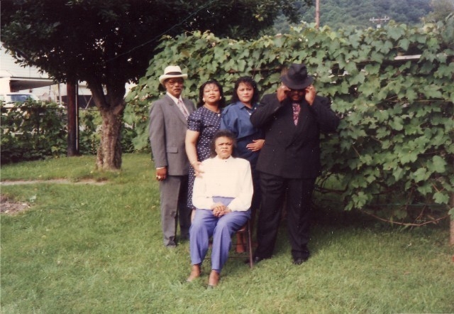 Liza Edwards family: Liza, Jimmy, Pat, Alberta, and Jerry